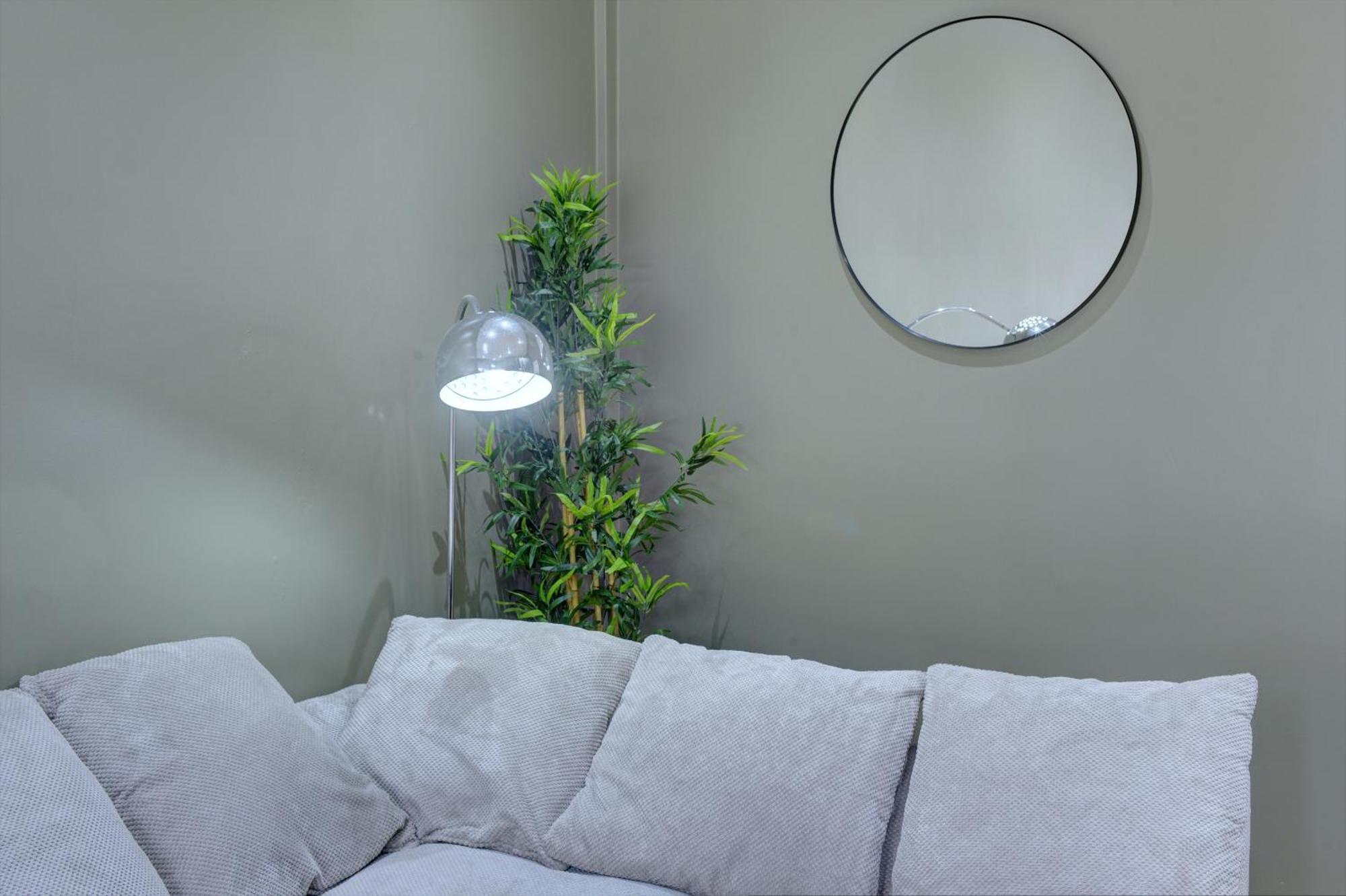 4 Bedrooms Homely House With Garden- Sleeps 9 Comfortably With 6 Comfortable Beds, Free Street Parking, Business Travellers, Contractors, & Holiday-Goers, Coventry, Near All Major Transport Links In Coventry And Motorway מראה חיצוני תמונה