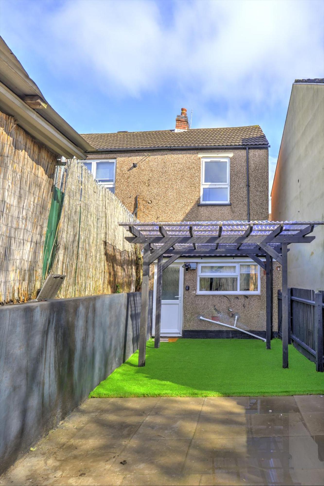 4 Bedrooms Homely House With Garden- Sleeps 9 Comfortably With 6 Comfortable Beds, Free Street Parking, Business Travellers, Contractors, & Holiday-Goers, Coventry, Near All Major Transport Links In Coventry And Motorway מראה חיצוני תמונה